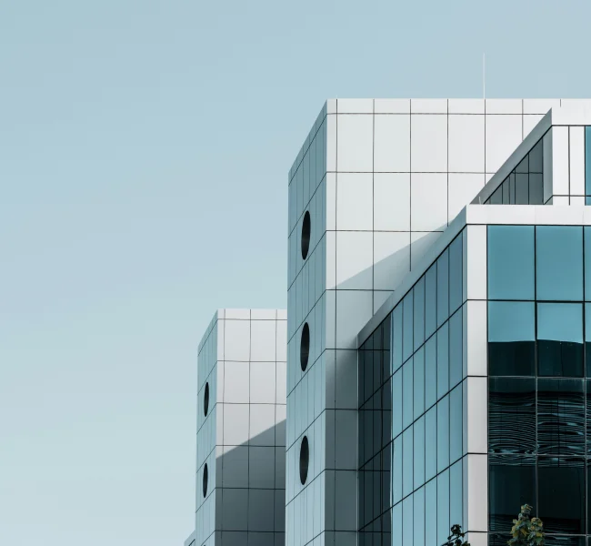 Moderne Büroimmobilien mit Glasfassade